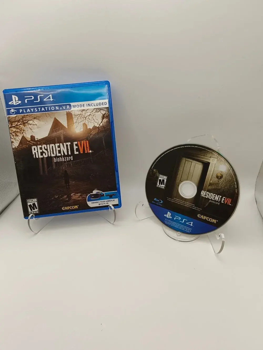 Resident Evil 7 Biohazard PS4 PSVR Mode Case and Disc